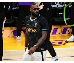 开云体育在线-阿扎伦卡迎来十赛季出色发挥，雄鹿观众热烈欢呼！